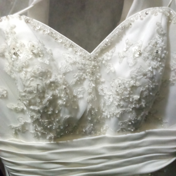 Alfred Angelo Wedding Dress - Picture 4 of 7